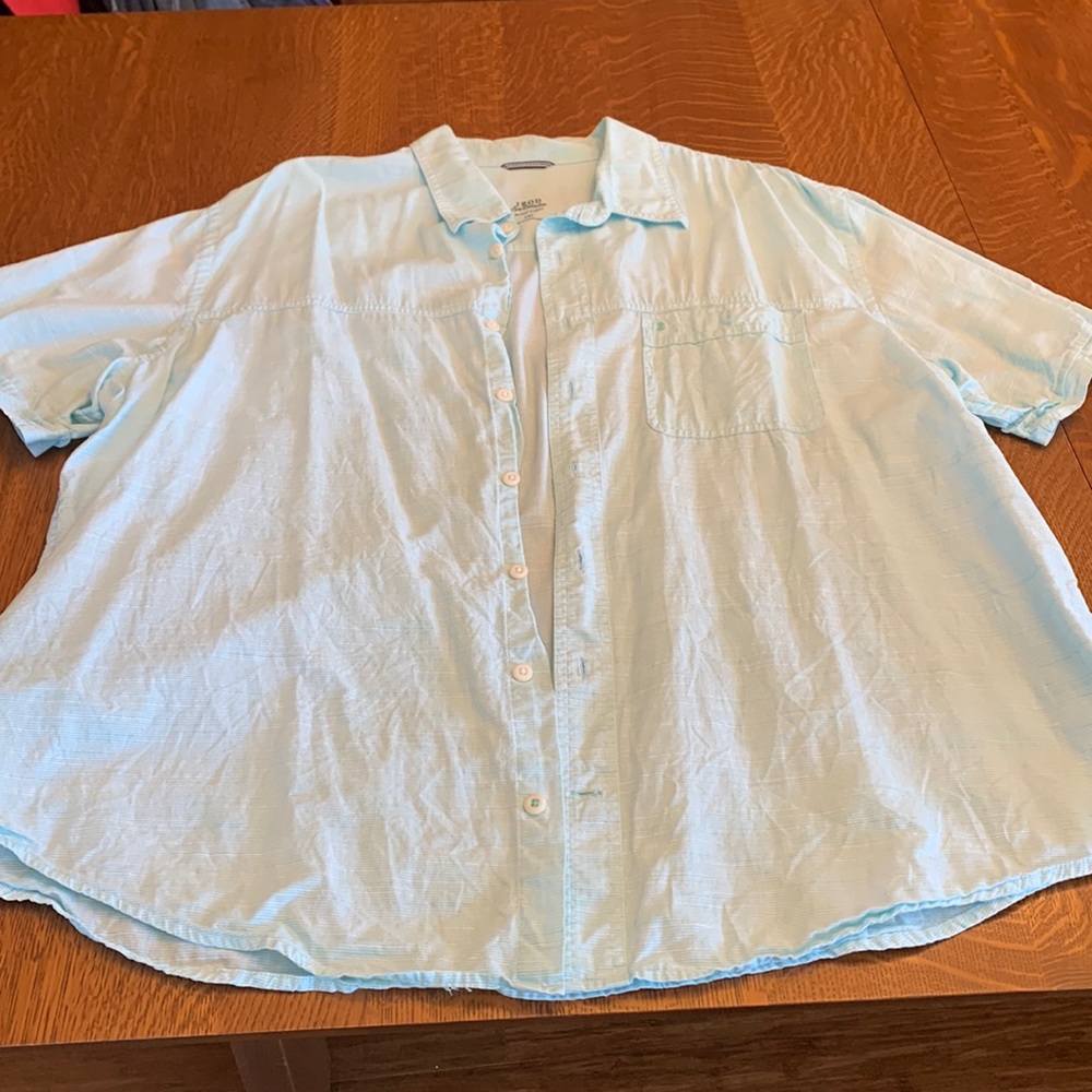 Slightly used 100% cotton mens shirt